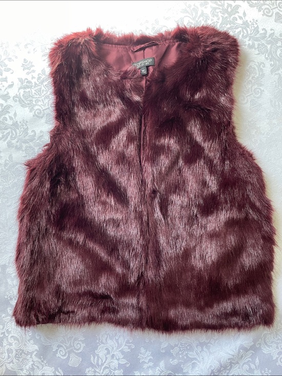 Topshop Tops - NWOT Topshop Plush Faux Fur Vest in Burgundy. Size 2.